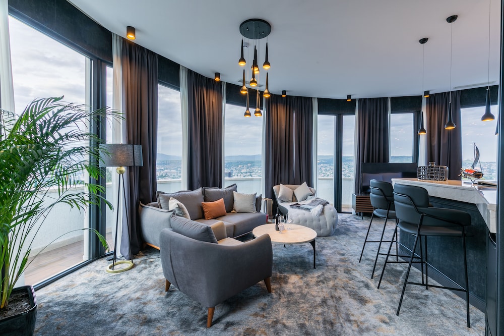 Adamo Hotel 1