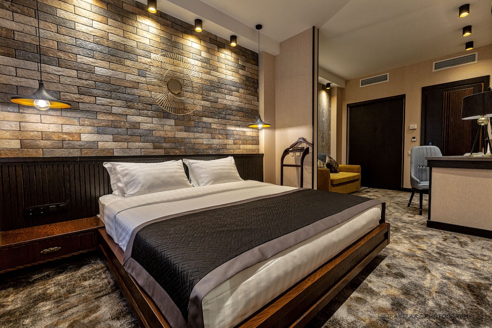 Adamo Hotel 6