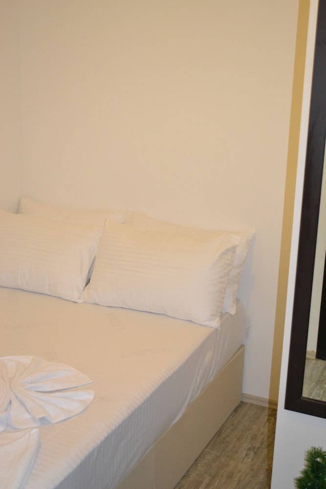 Guest House 36 24