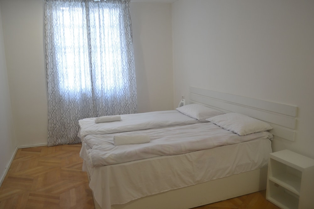 Guest House 36 15