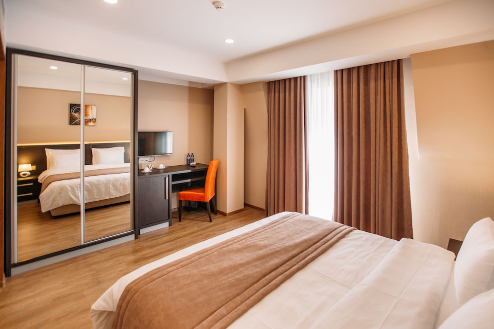 Sephia Hotel 8