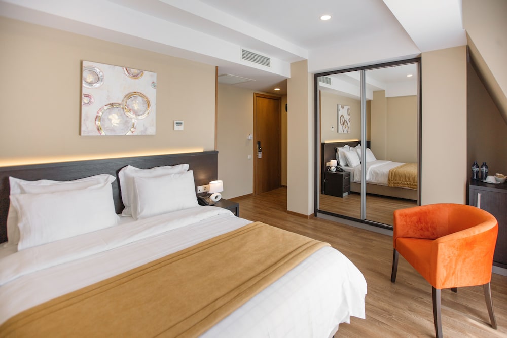 Sephia Hotel 13