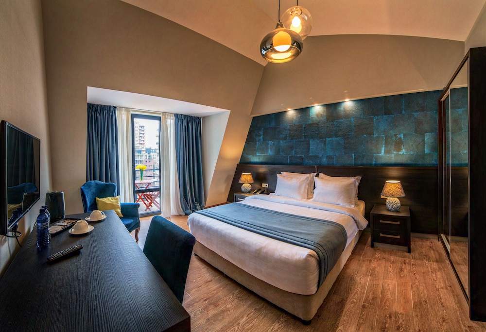 Sephia Hotel 16