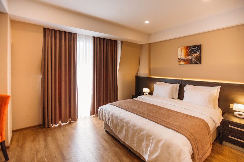 Sephia Hotel 12