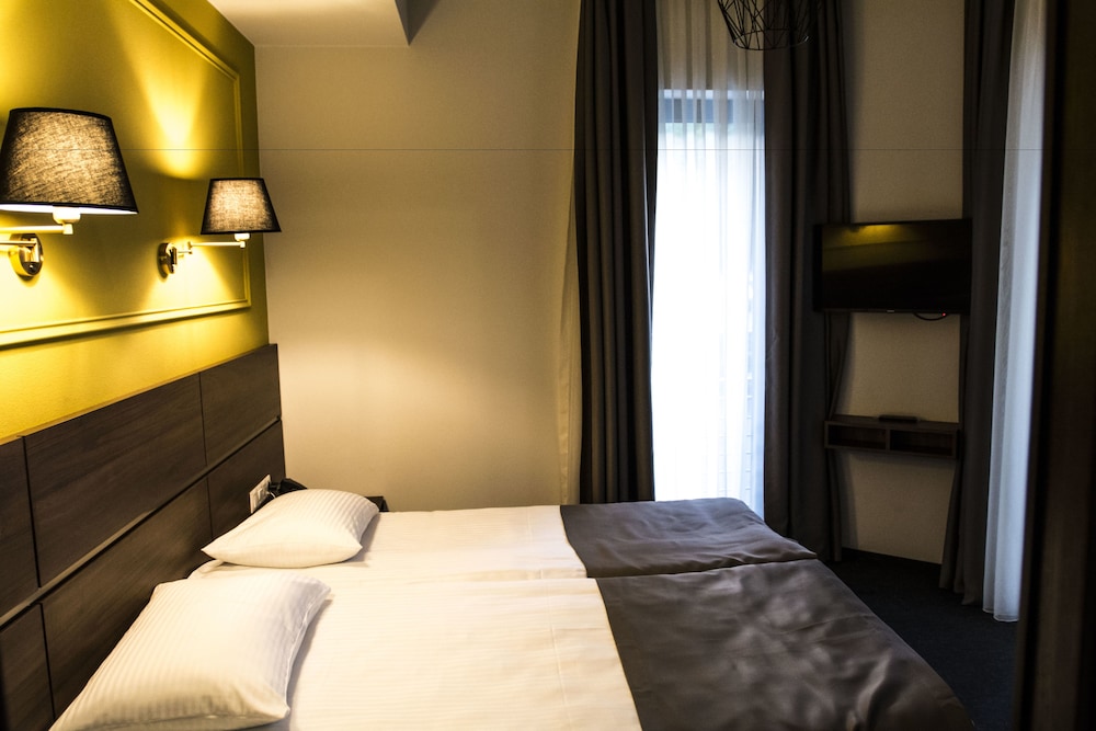 Hotel Garnet 23