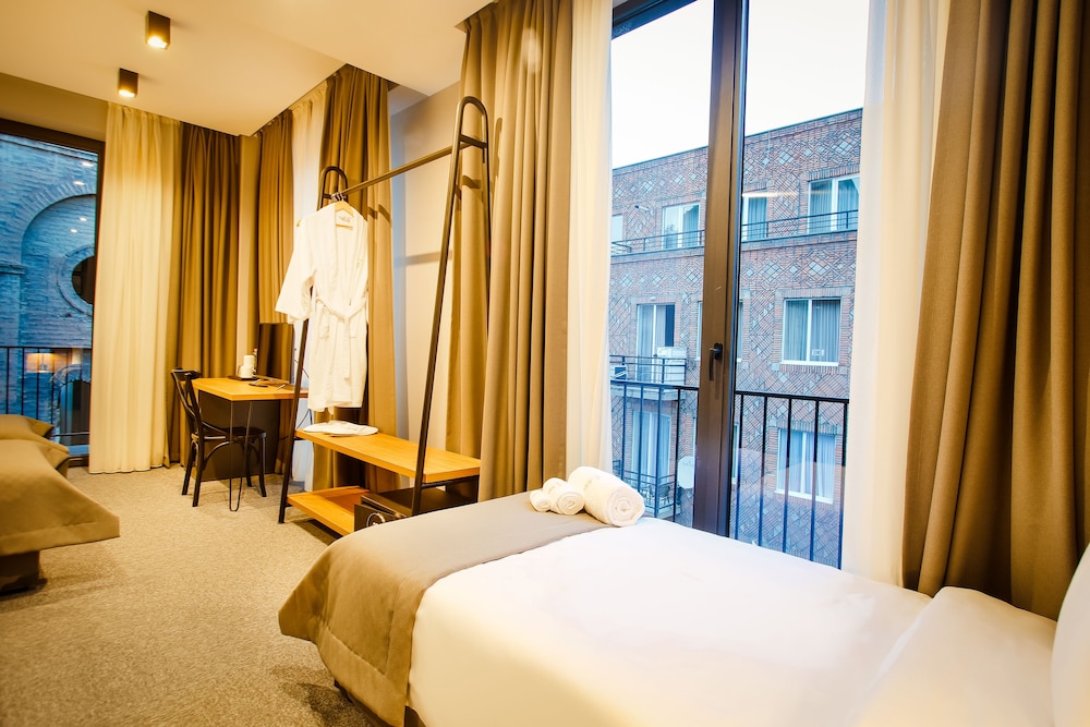 Tuta Hotel 6