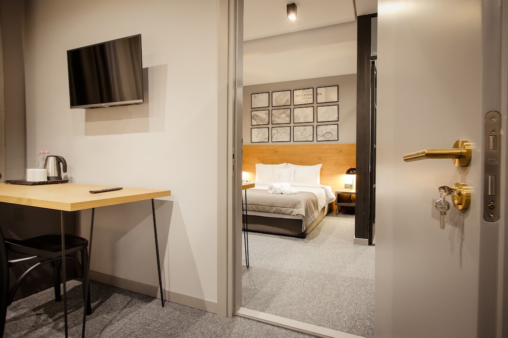 Tuta Hotel 9