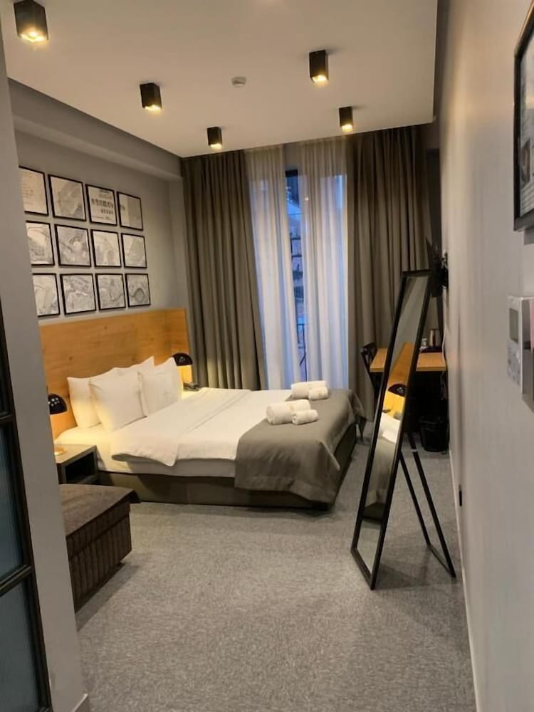 Tuta Hotel 18