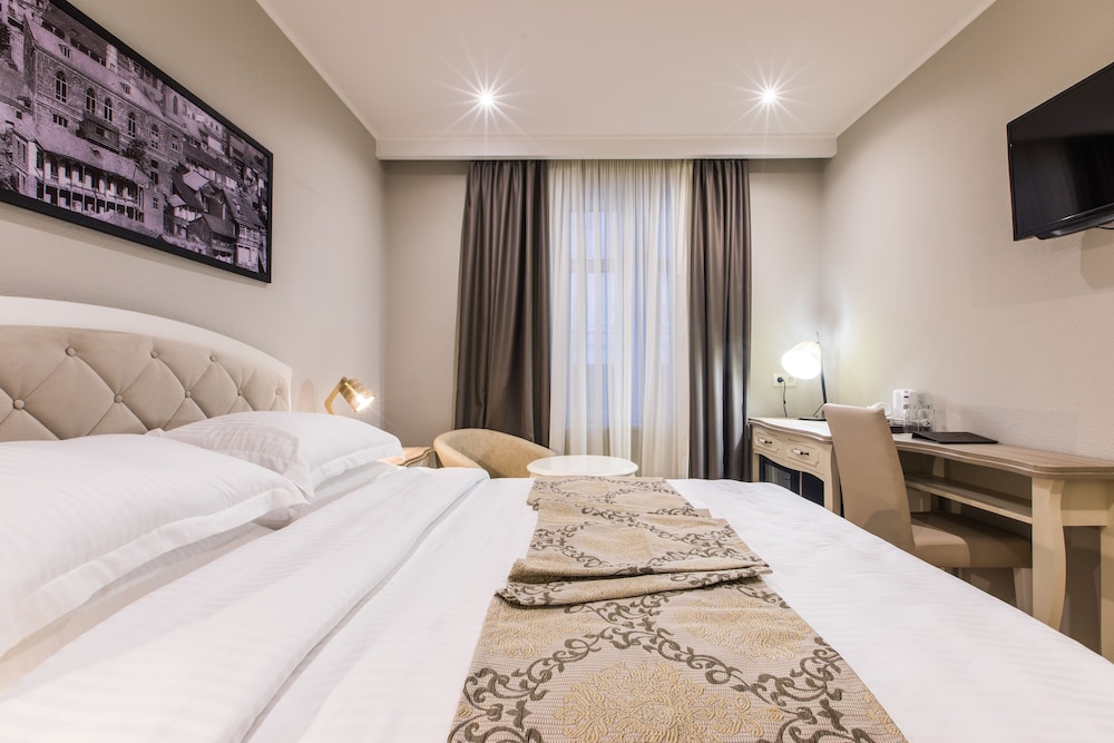 Hotel Khokhobi 5