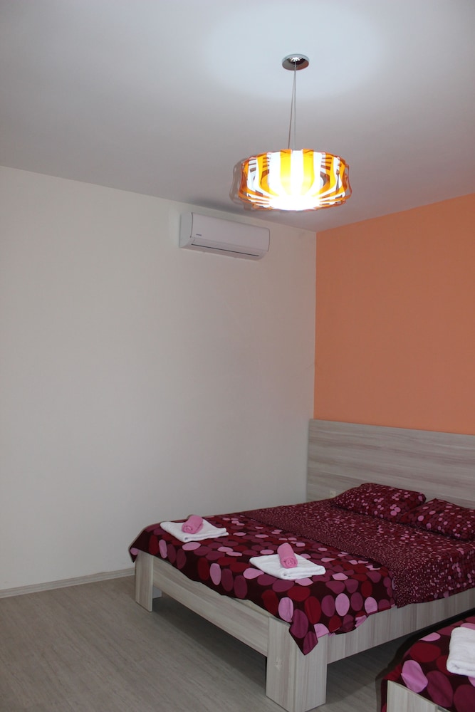 Hotel 7 6