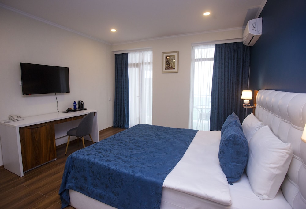 Aqua Batumi Hotel & Apartments 5