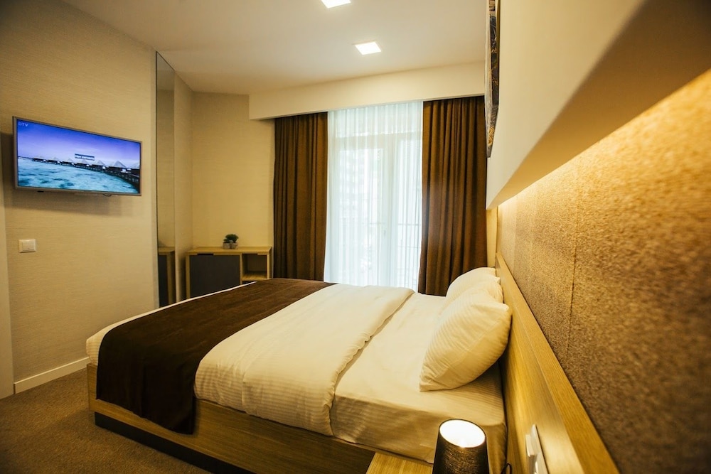 Hotel West 7