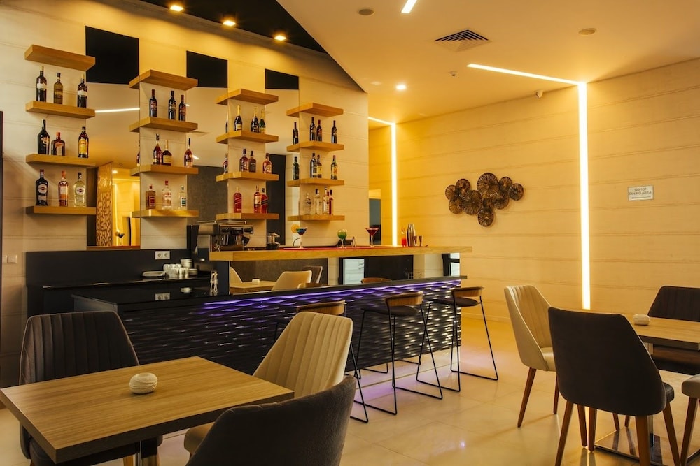 Hotel West 23