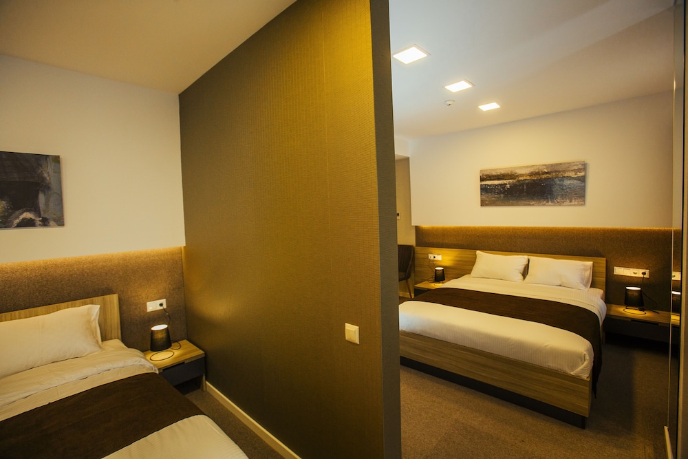 Hotel West 10