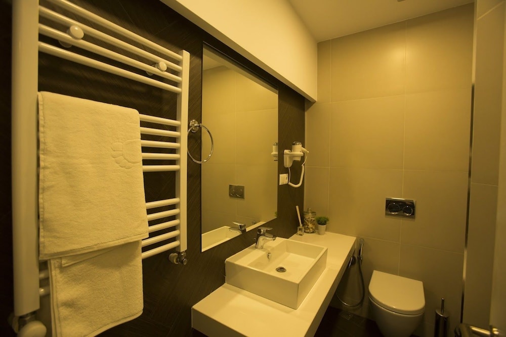 Hotel West 16