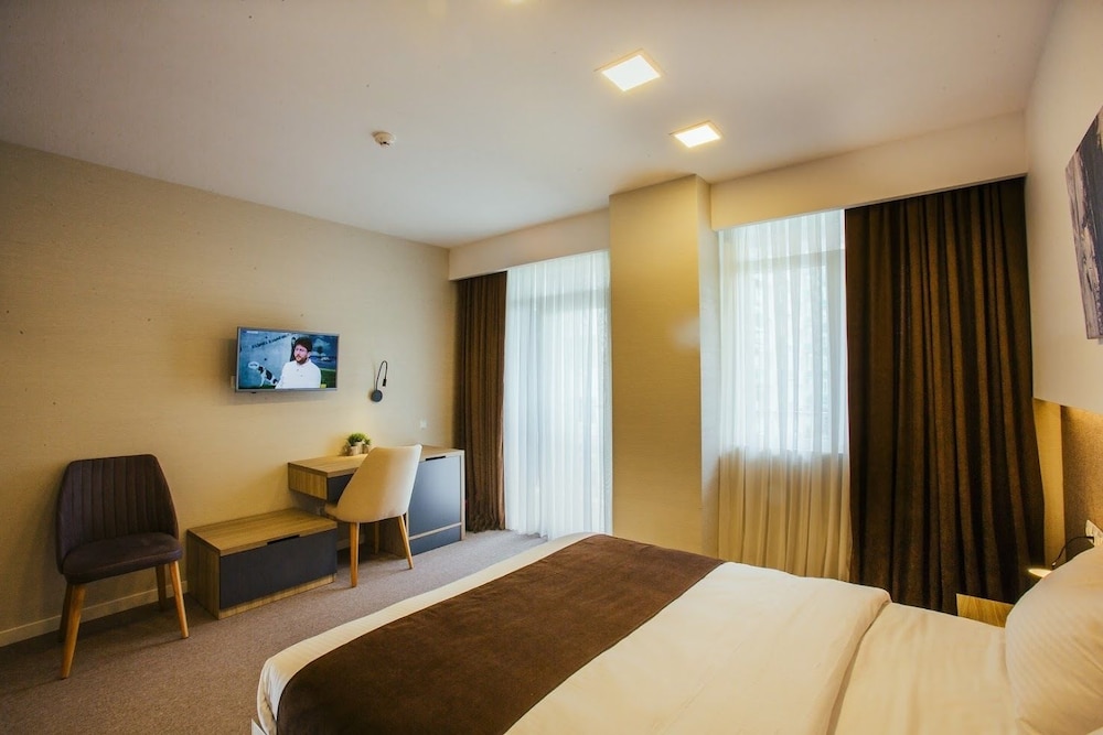 Hotel West 15