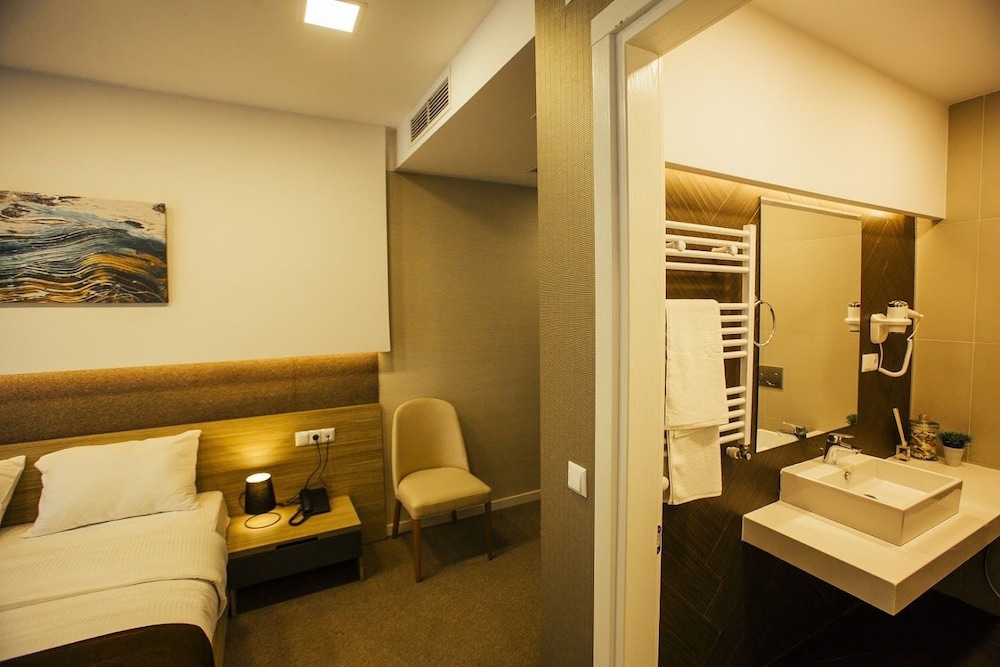 Hotel West 8