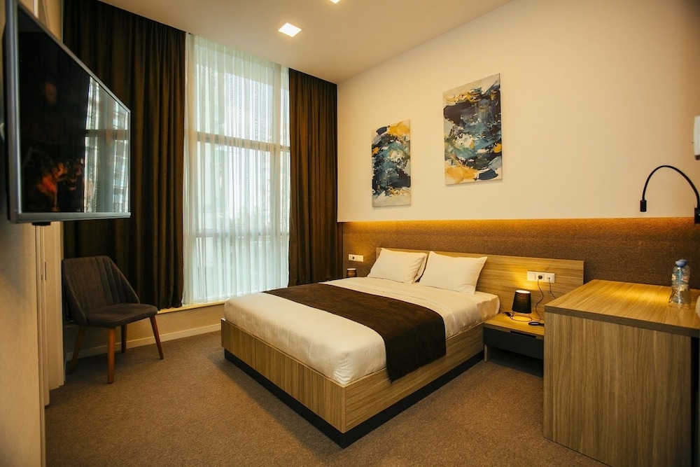 Hotel West 1