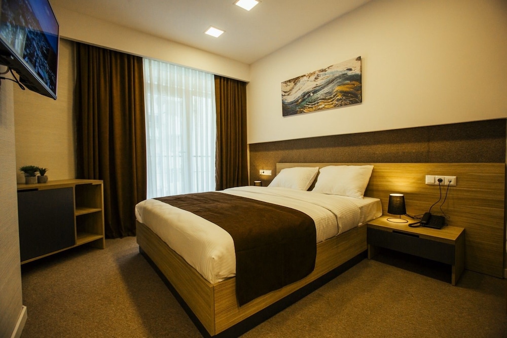 Hotel West 14