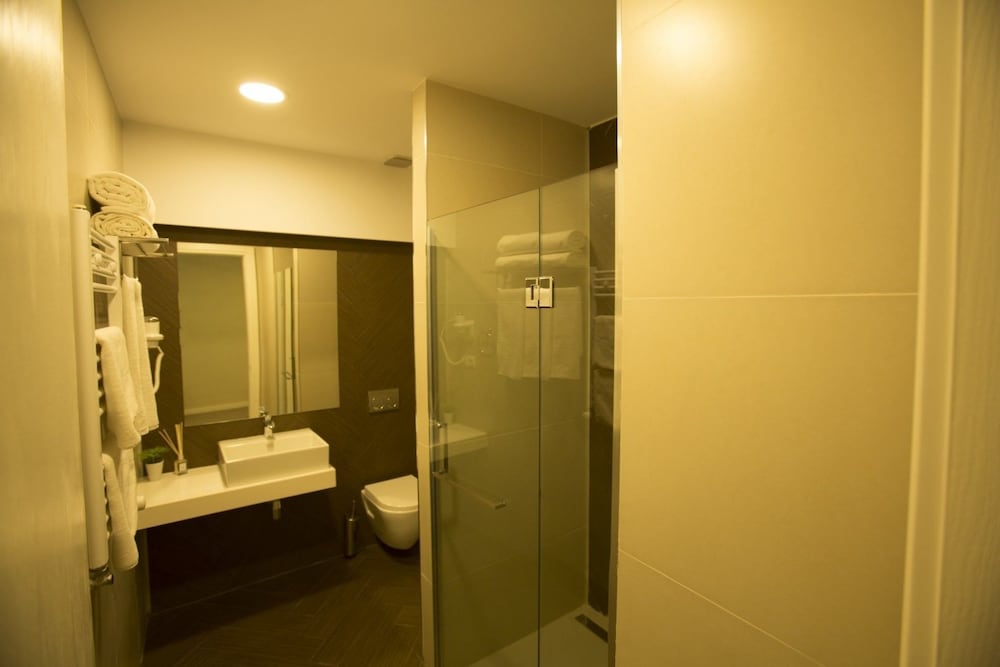 Hotel West 18