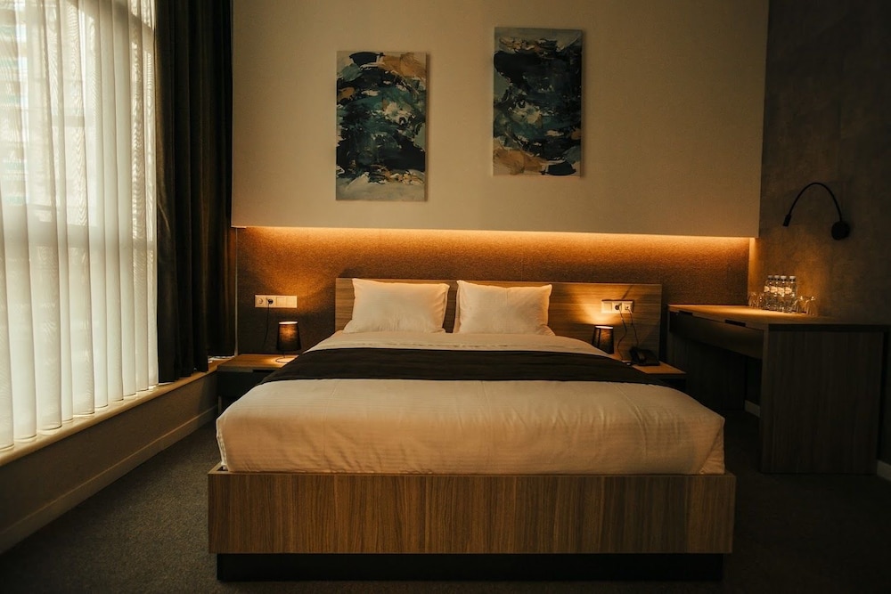 Hotel West 6