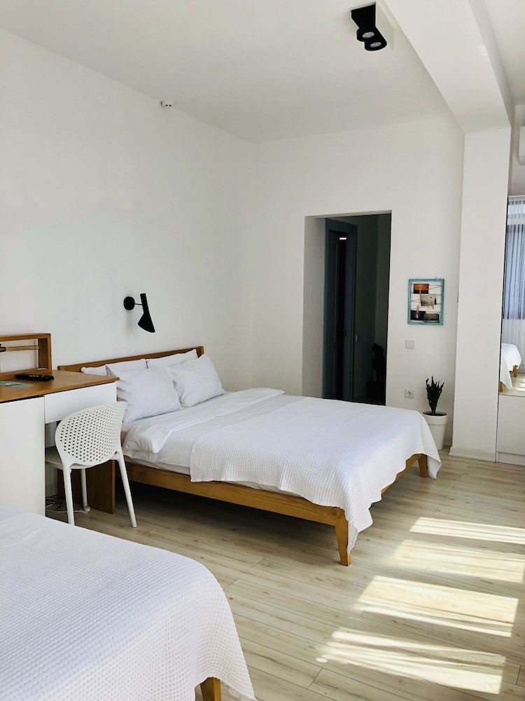 Mariinsky Aparthotel 12