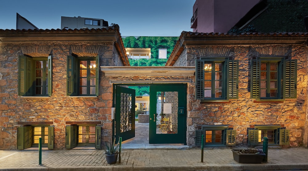 Athenian Residences 1