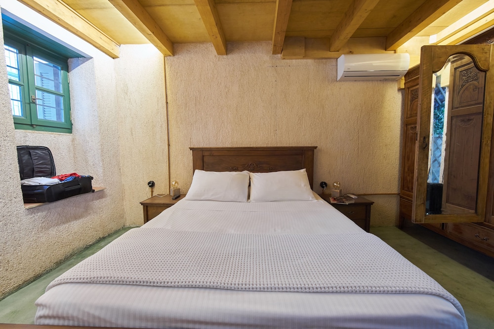 Athenian Residences 8