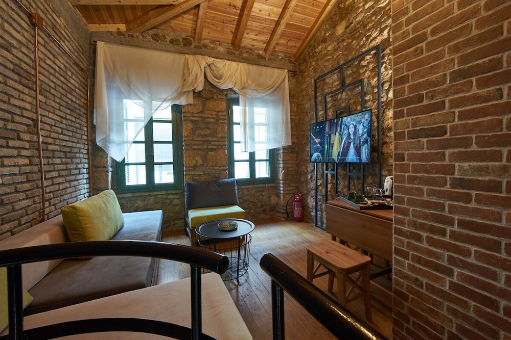 Athenian Residences 16