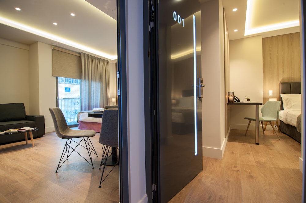 Athens Platinum Rooms And Suites 8
