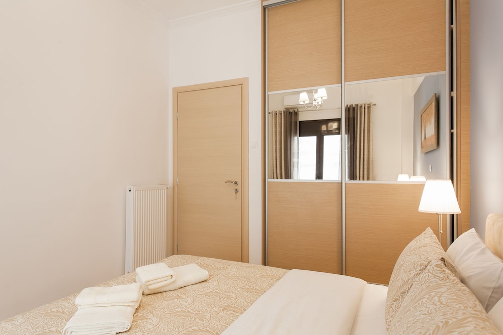 Nicholas Point Apartments And Rooms 7