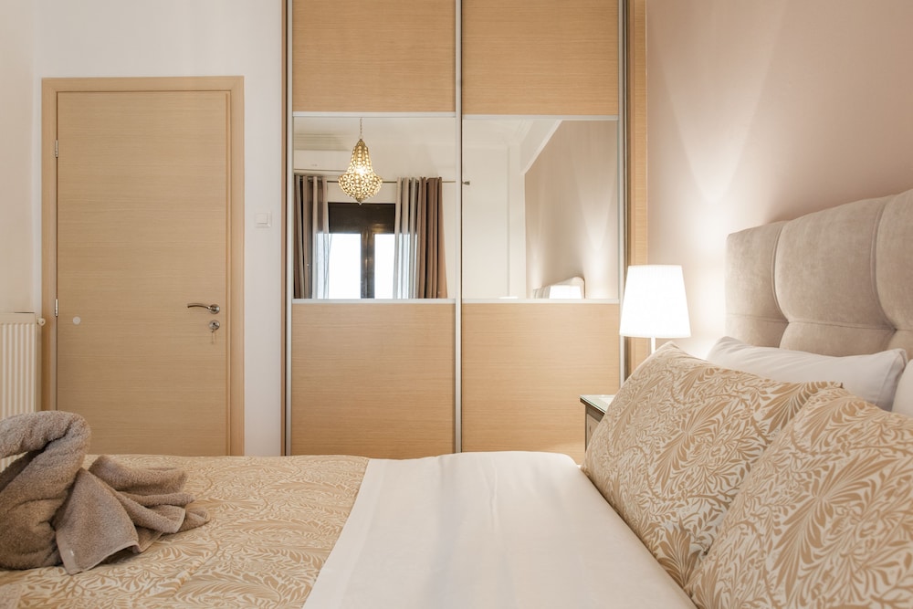 Nicholas Point Apartments And Rooms 3
