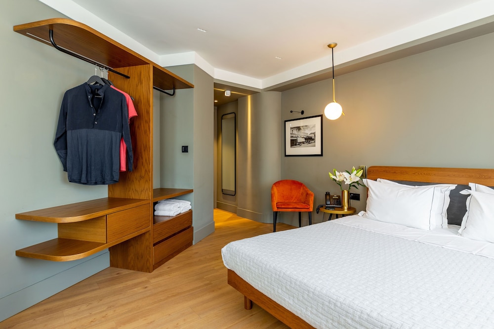Bob W Eolou 24