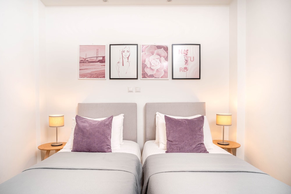 Formionos Morum City Hotel 18