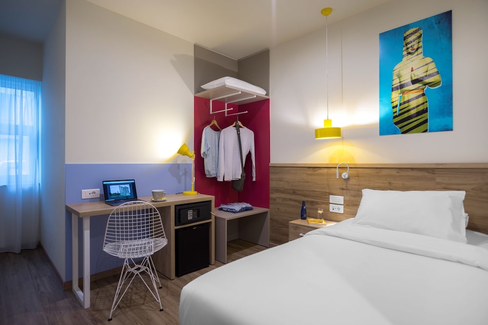 Ibis Styles Athens Routes 17