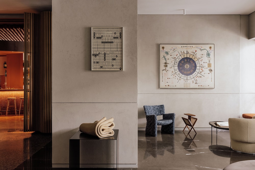 Perianth Hotel 8