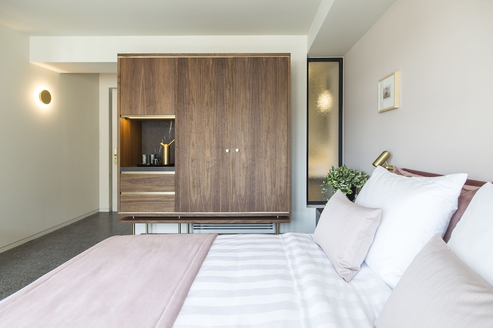 Perianth Hotel 17