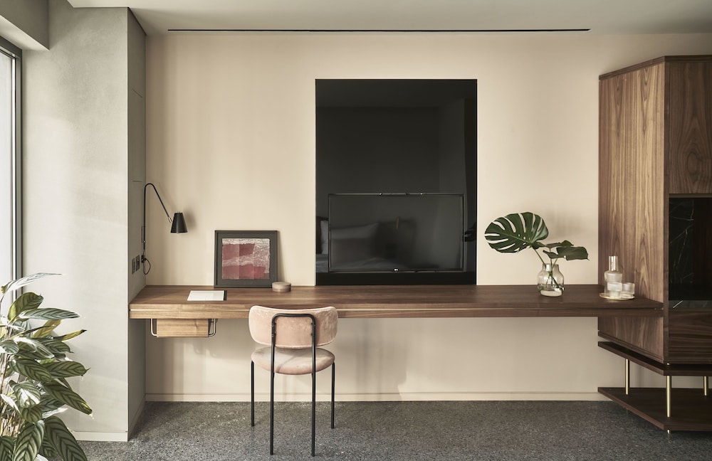 Perianth Hotel 23