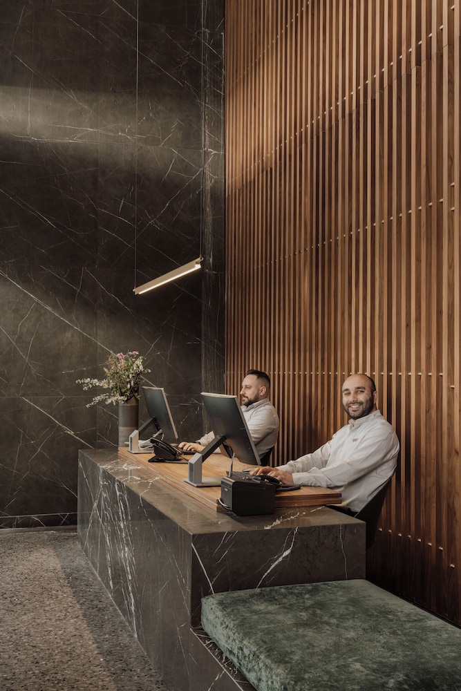Perianth Hotel 5