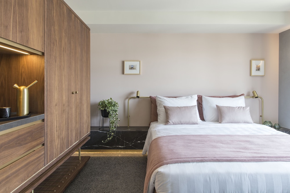 Perianth Hotel 16