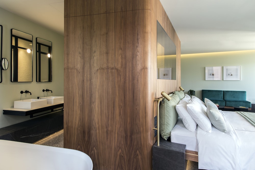 Perianth Hotel 10