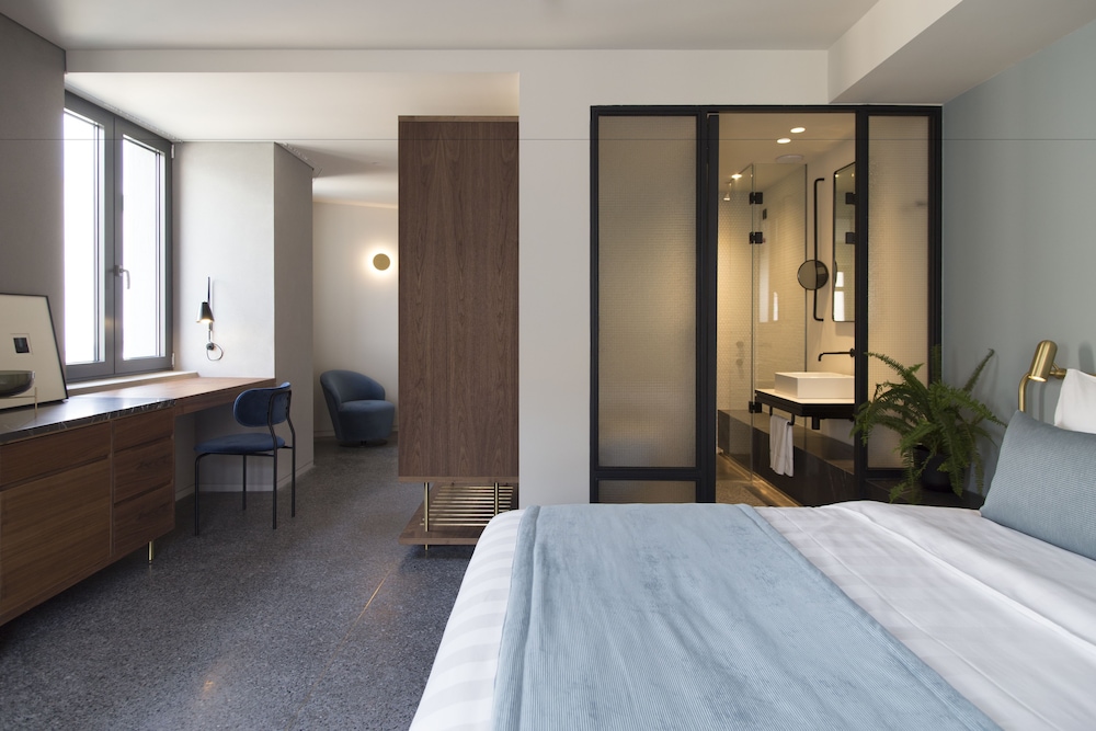 Perianth Hotel 11