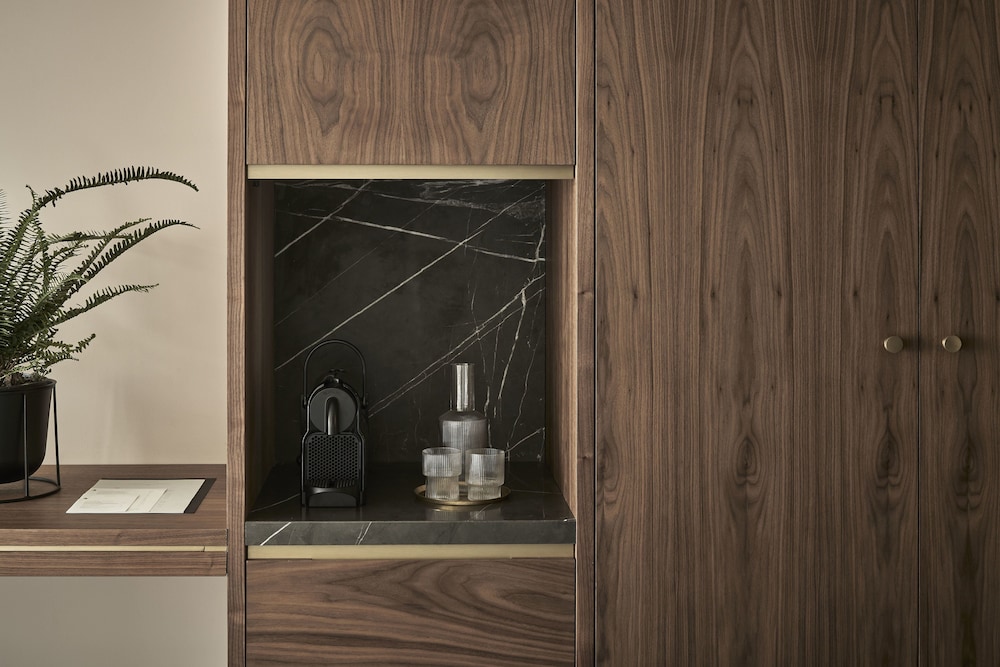 Perianth Hotel 24