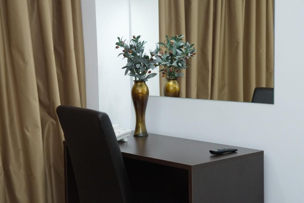 Breeze Boutique Athens 11