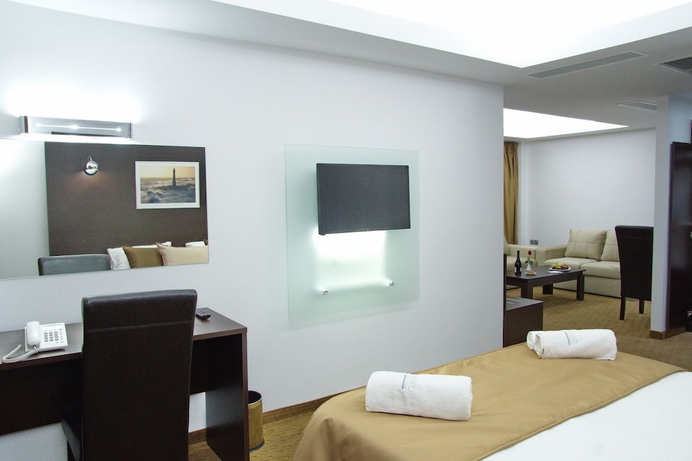 Breeze Boutique Athens 8