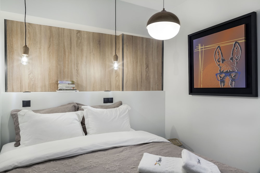 The Athenians Modern Apartments 10
