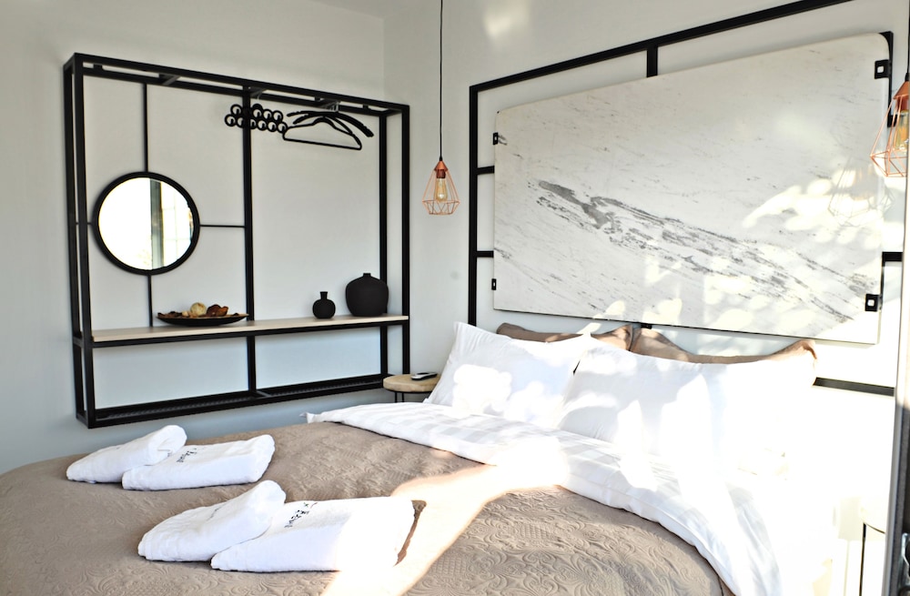 The Athenians Modern Apartments 8