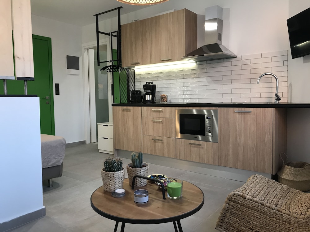 The Athenians Modern Apartments 22