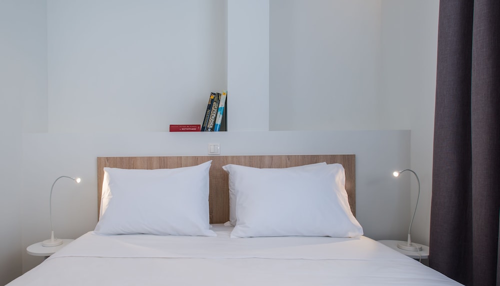 SpotApart Residences 10