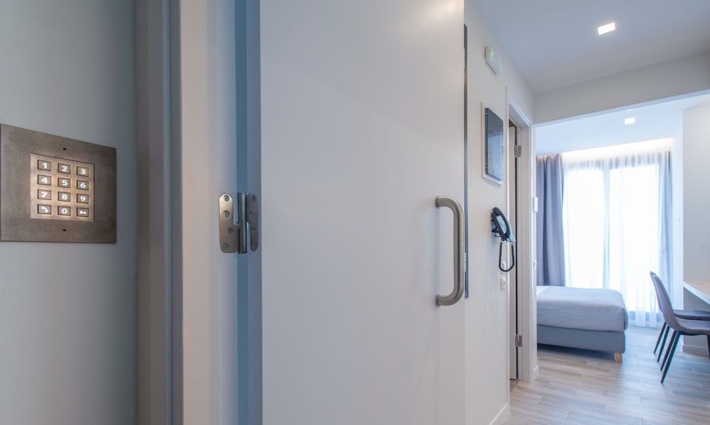 SpotApart Residences 9